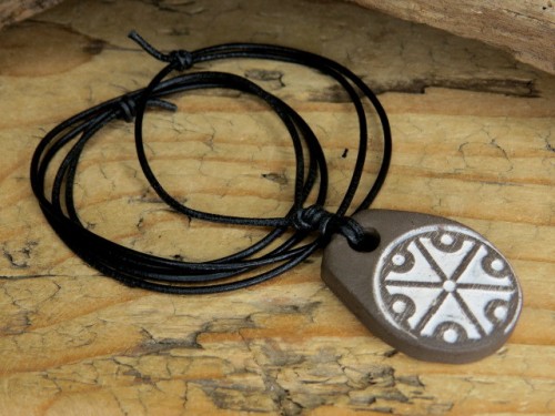 Symbol Peruna – wisior z surowej gliny - ceramika