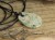 Wisior z ceramiki z symbolem Ręce Boga – słowiański amulet ochronny