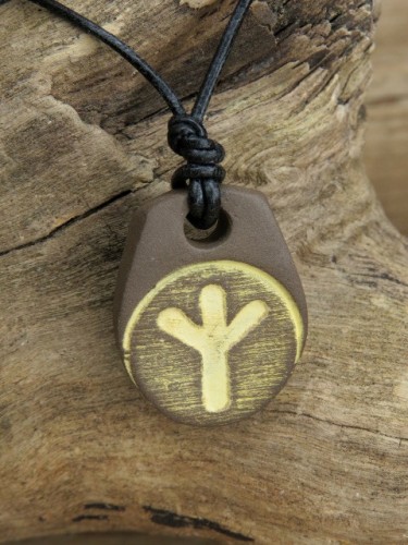 Runa Algiz - wisior z ceramiki - amulet ochronny