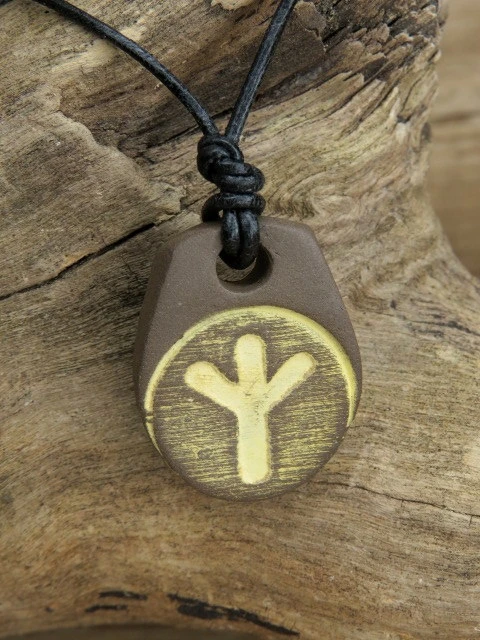 Runa Algiz - wisior z ceramiki - amulet ochronny