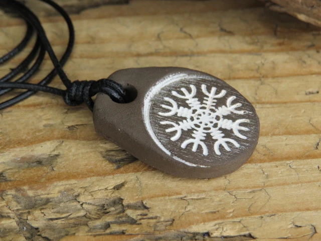 Aegishjalmur -Tarcza Algizowa - wisior z ceramiki - amulet ochronny