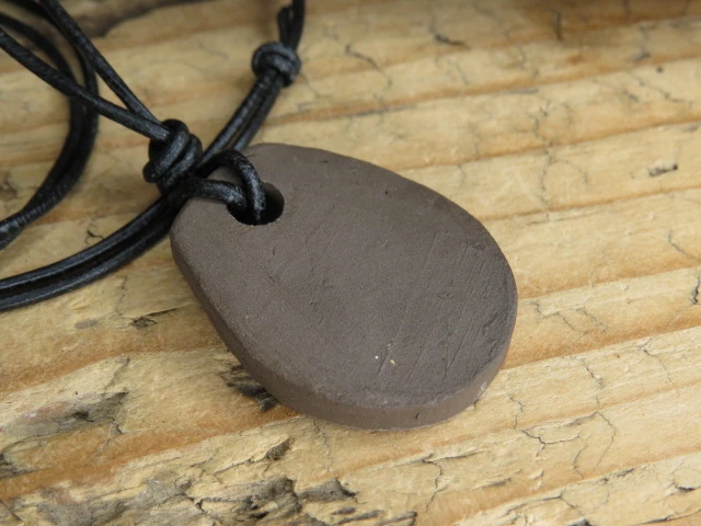 Wisior Białobóg – słowiański amulet ceramiczny