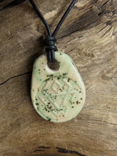 Wisior Czarnobóg – ceramiczny amulet słowiański