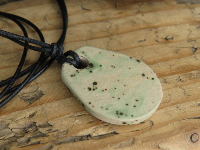 Wisior Czarnobóg – ceramiczny amulet słowiański
