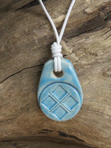 Ceramiczny wisior Mokosz – słowiański amulet płodności i ochrony