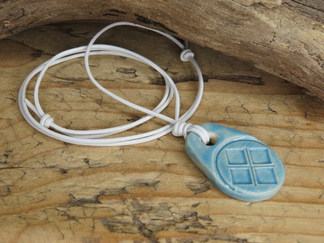Ceramiczny wisior Mokosz – słowiański amulet płodności i ochrony