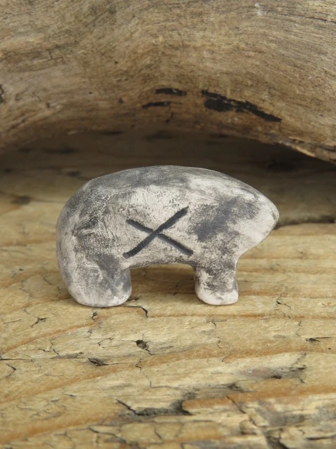 Miś Ślężański – figurka ceramiczna