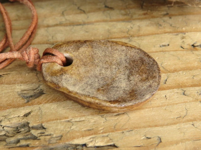 Aegishjalmur -Tarcza Algizowa - wisior z ceramiki - amulet ochronny