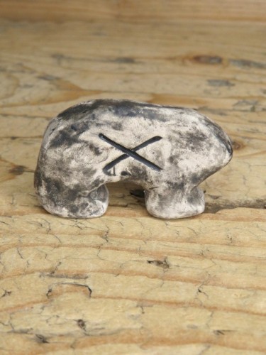 Miś Ślężański – figurka ceramiczna