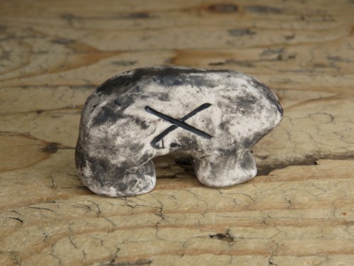 Miś Ślężański – figurka ceramiczna