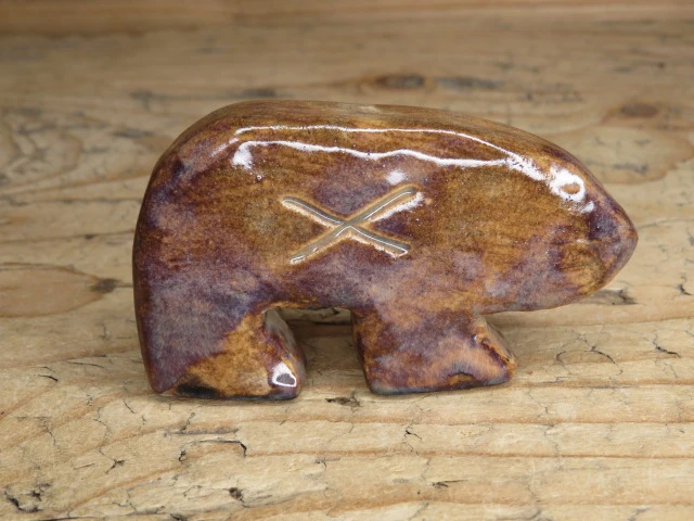 Miś Ślężański – figurka ceramiczna