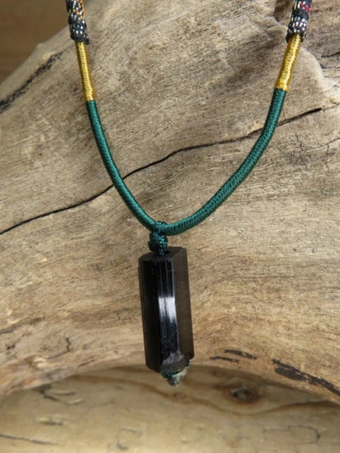 czarny turmalin - amulet ochronny etno