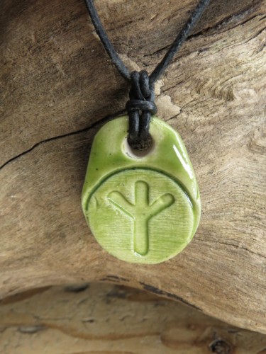 Runa Algiz - wisior z ceramiki - amulet ochronny