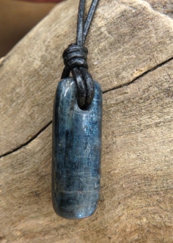 dysten - cjanit * amulet ochronny naszyjnik - rozwój duchowy