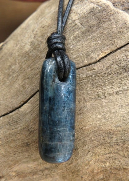 dysten - cjanit * amulet ochronny naszyjnik - rozwój duchowy