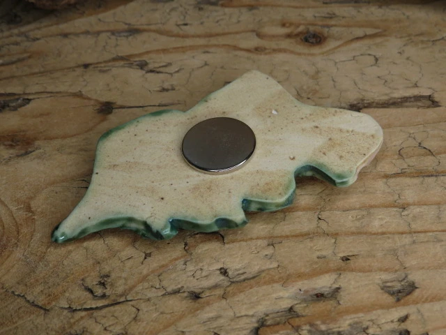 Ceramiczny magnes – oset - ceramika ręcznie robiona