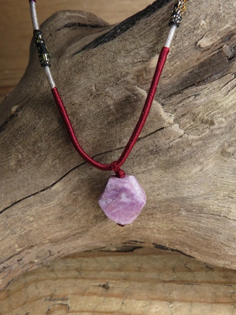 rubin - amulet ochrona i bogactwo - naszyjnik etno