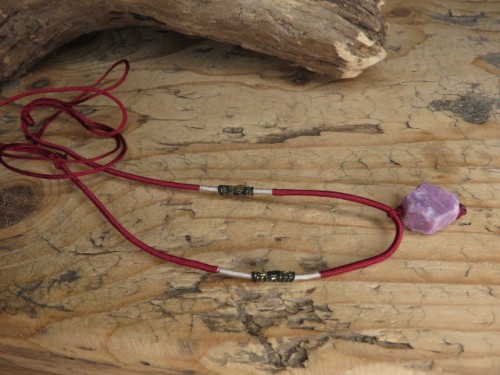 rubin - amulet ochrona i bogactwo - naszyjnik etno