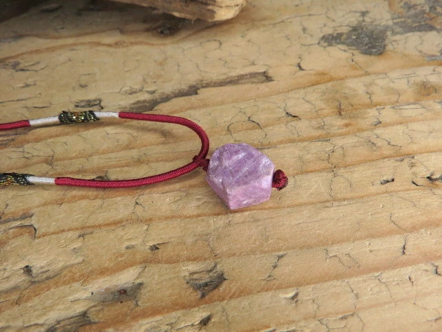 rubin - amulet ochrona i bogactwo - naszyjnik etno