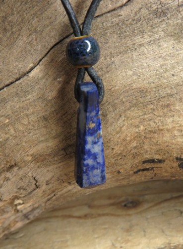 lapis lazuli - ochrona i intuicja - amulet na rzemieniu