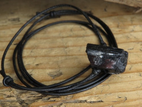 czarny turmalin * amulet ochronny na rzemieniu