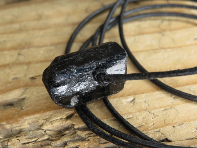 czarny turmalin * amulet ochronny na rzemieniu