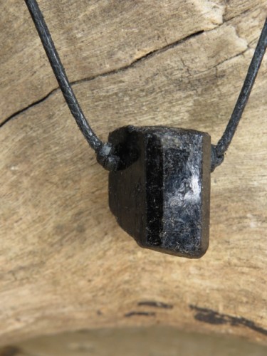 czarny turmalin * amulet ochronny na rzemieniu