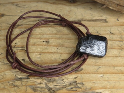 czarny turmalin * amulet ochronny na rzemieniu