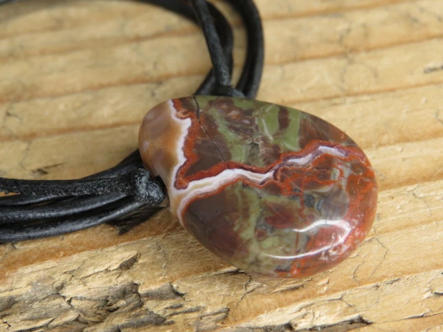riolit ryolit * amulet na rzemieniu