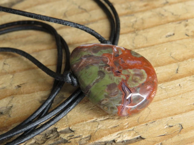 riolit ryolit * amulet na rzemieniu