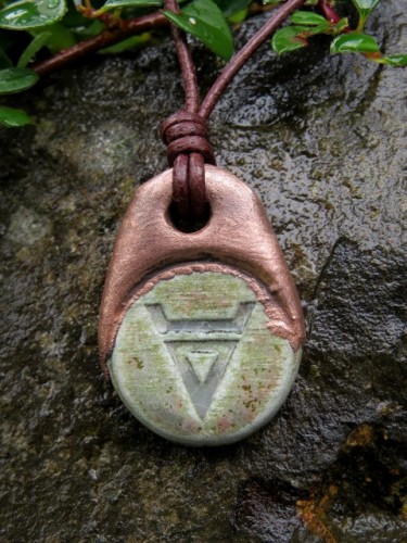 Symbol Welesa – ceramiczny amulet w miedzi - biżuteria słowiańska