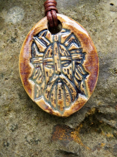 Trygław - ceramiczny wisior – trzy oblicza boskiej mocy