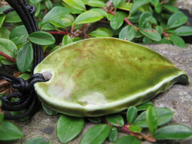 Trygław - ceramiczny wisior – trzy oblicza boskiej mocy