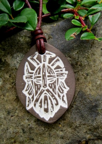 Trygław - ceramiczny wisior – trzy oblicza boskiej mocy