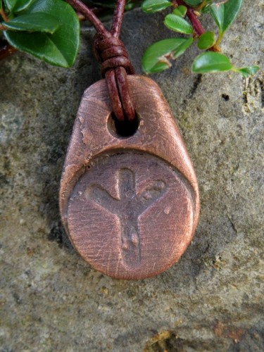 Algiz – ceramiczny wisior w miedzi - amulet z runą