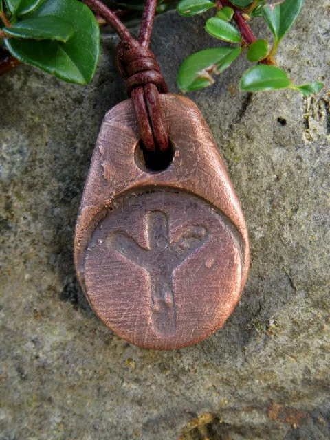 Algiz – ceramiczny wisior w miedzi - amulet z runą