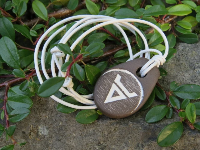 Symbol Welesa - wisior z ceramiki