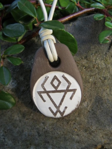 Wisior Czarnobóg – ceramiczny amulet słowiański