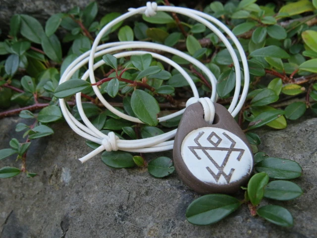 Wisior Czarnobóg – ceramiczny amulet słowiański
