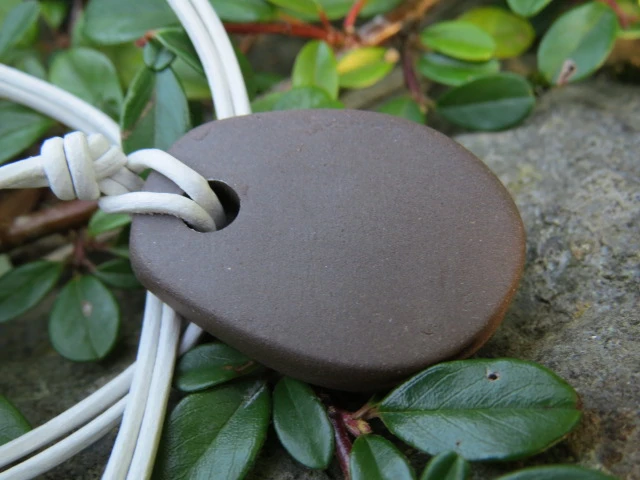 Wisior Czarnobóg – ceramiczny amulet słowiański