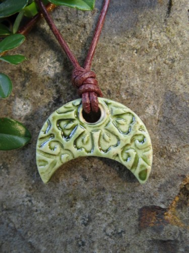 Wisior ceramiczny Lunula – amulet słowiański, ręcznie robiony