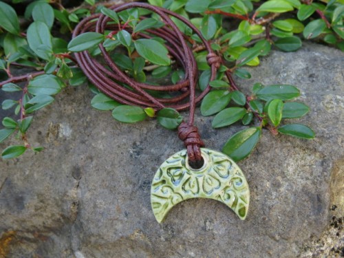 Wisior ceramiczny Lunula – amulet słowiański, ręcznie robiony