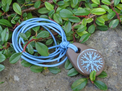 Aegishjalmur -Tarcza Algizowa - wisior z ceramiki - amulet ochronny
