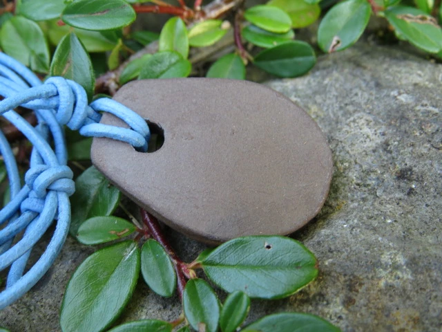 Aegishjalmur -Tarcza Algizowa - wisior z ceramiki - amulet ochronny