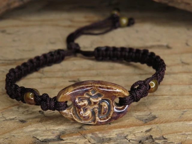 OM – ceramiczna bransoletka makrama - symbol harmonii