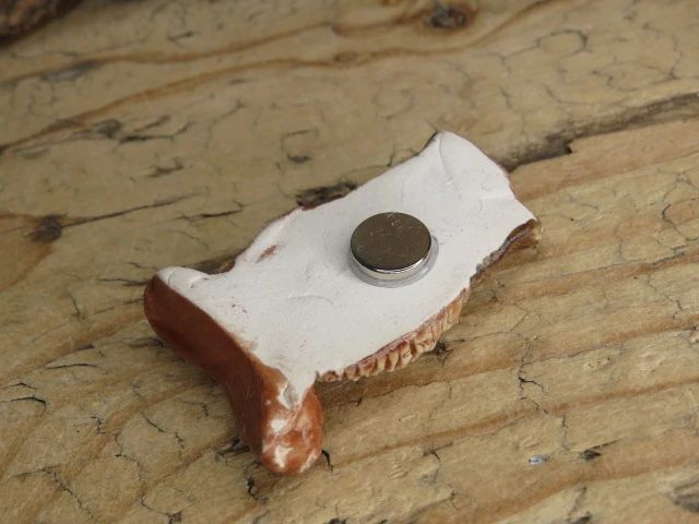 Ceramiczny magnes Sowa – rękodzieło