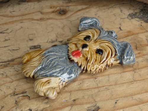Ceramiczny magnes piesek Yorkshire Terrier – rękodzieło