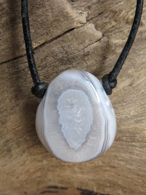 agat na rzemieniu * amulet ogniska domowego