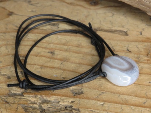 agat na rzemieniu * amulet ogniska domowego