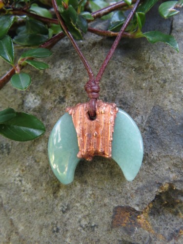 Lunula z awenturynu w miedzi – słowiański amulet